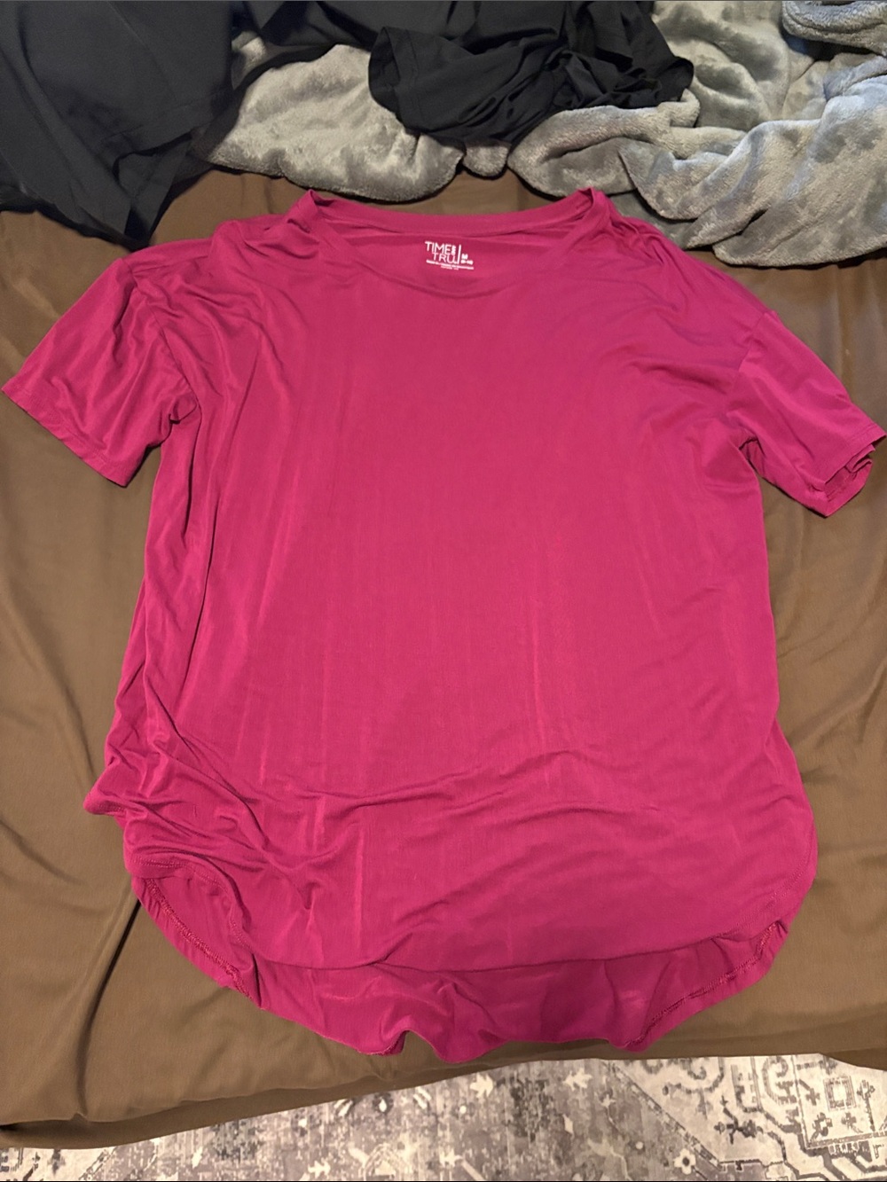 Time and Tru Fuchsia Short Sleeve Crew Neck Tee